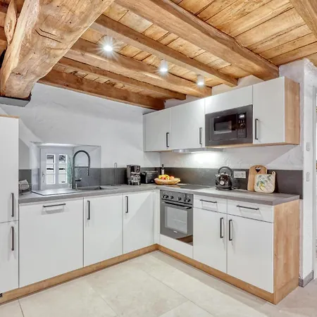 Apartment 2 Bedroom Beautiful In