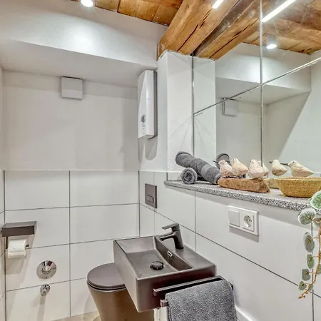 2 Bedroom Beautiful In Appartement *